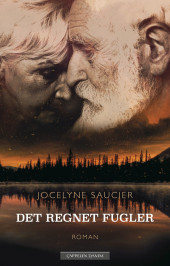 Bokcover: Foto av eit eldre par med hovudet mot kvarandre. I botnen av fotoet er det skog ved eit vatn.